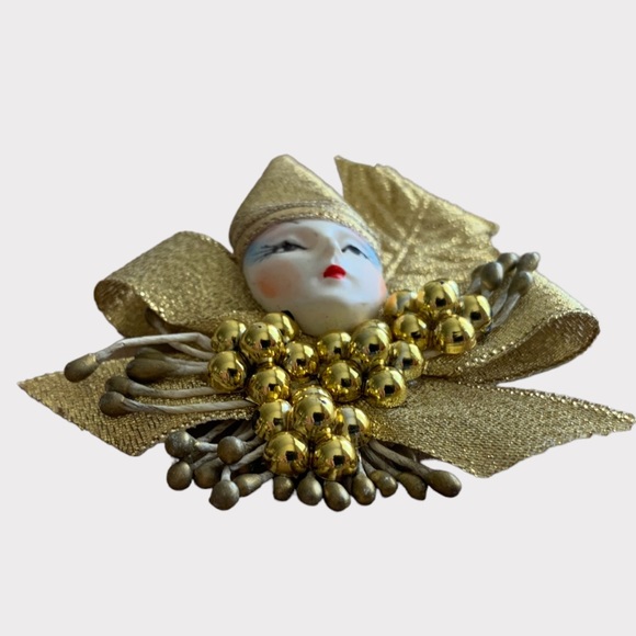 Vintage Festive Mask Brooch - Picture 4 of 9
